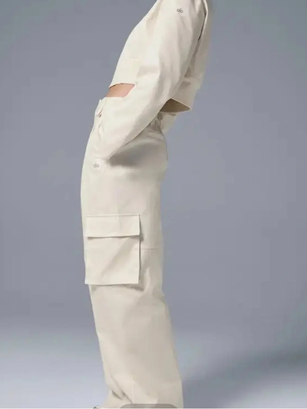ALO Yoga Cream Wide-Leg Cargo Pants